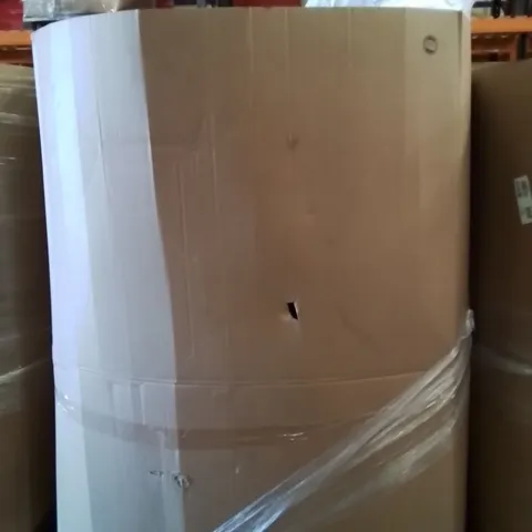 PALLET CONTAINING A LARGE QUANTITY OF PILLOWS 