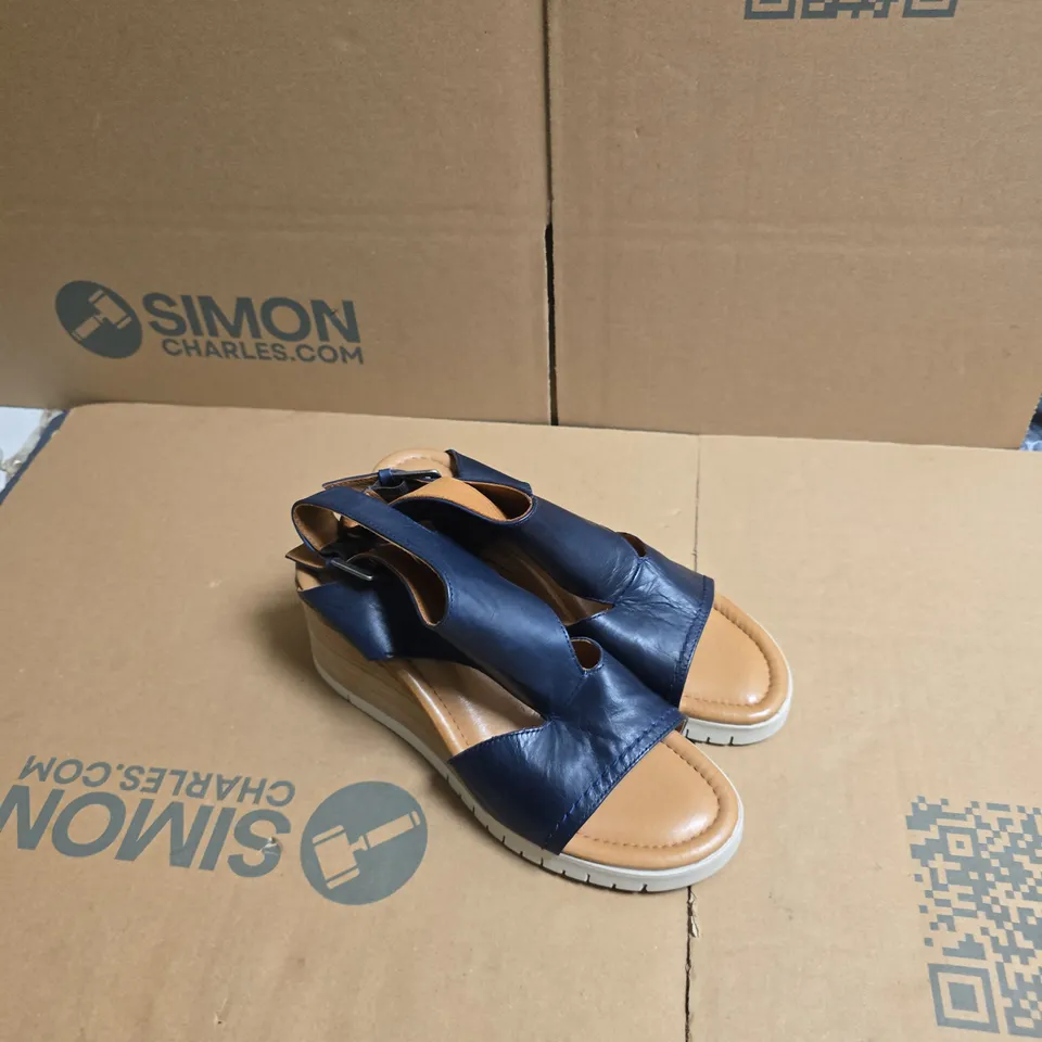 MODA IN PELLE PEYTEN NAVY LEATHER WEDGE SANDALS – UK 6 (EU 39)