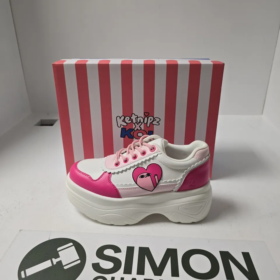 BOXED KETNIPZ X KOI SNEAKERS – WHITE & PINK, PLATFORM SOLE - US 6