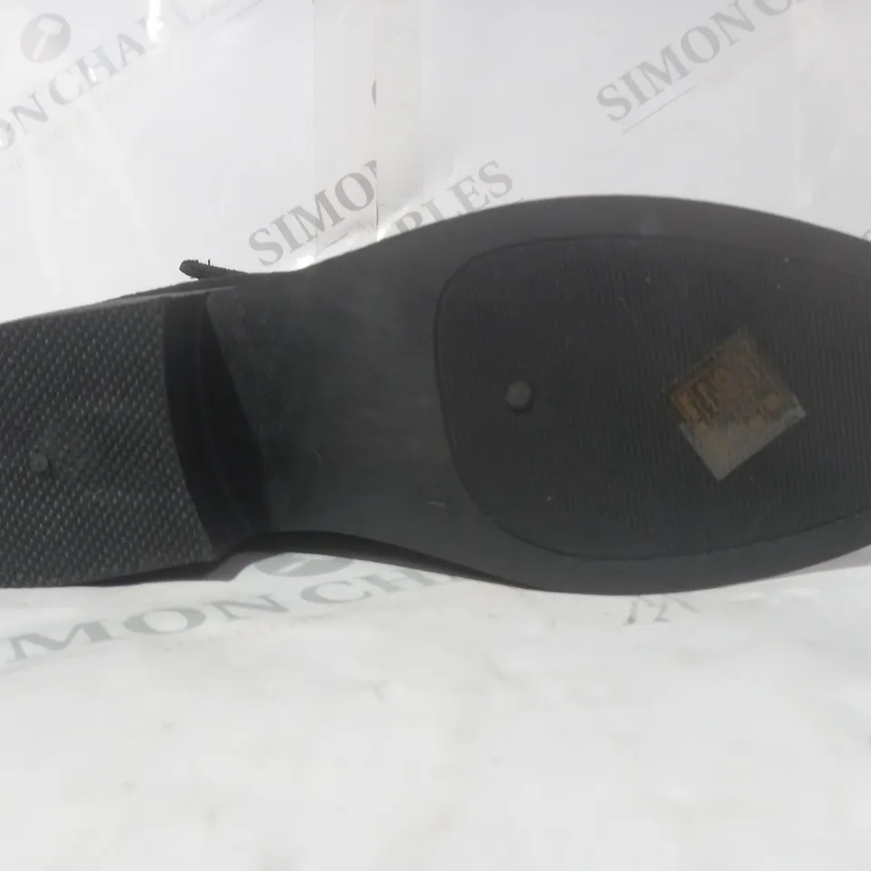 BOXED PAIR OF KRUSH LOW HEEL ANKLE BOOTS IN BLACK SIZE 7