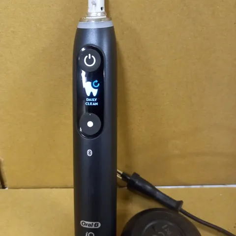 ORAL-B SPECIAL EDITION IO -8- ELECTRIC TOOTHBRUSH