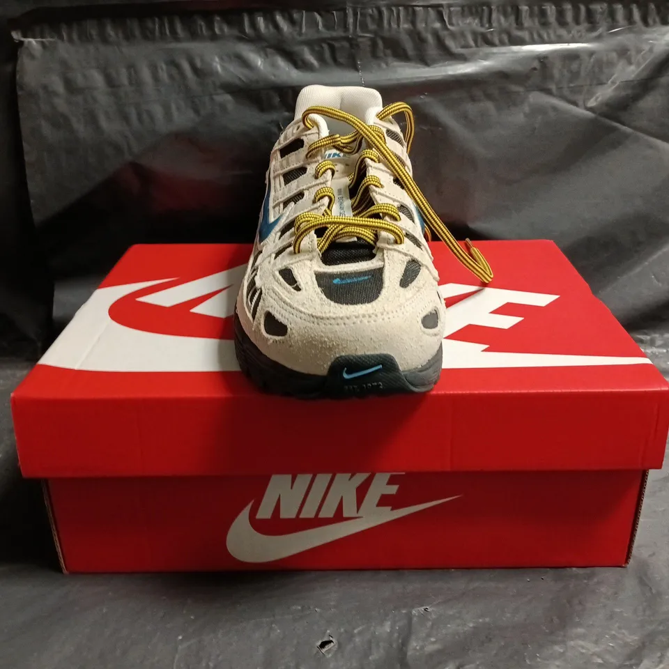 BOXED PAIR OF NIKE P-6000 PRM TRAINERS IN CREAM/BLUE/BLACK SIZE UK 6