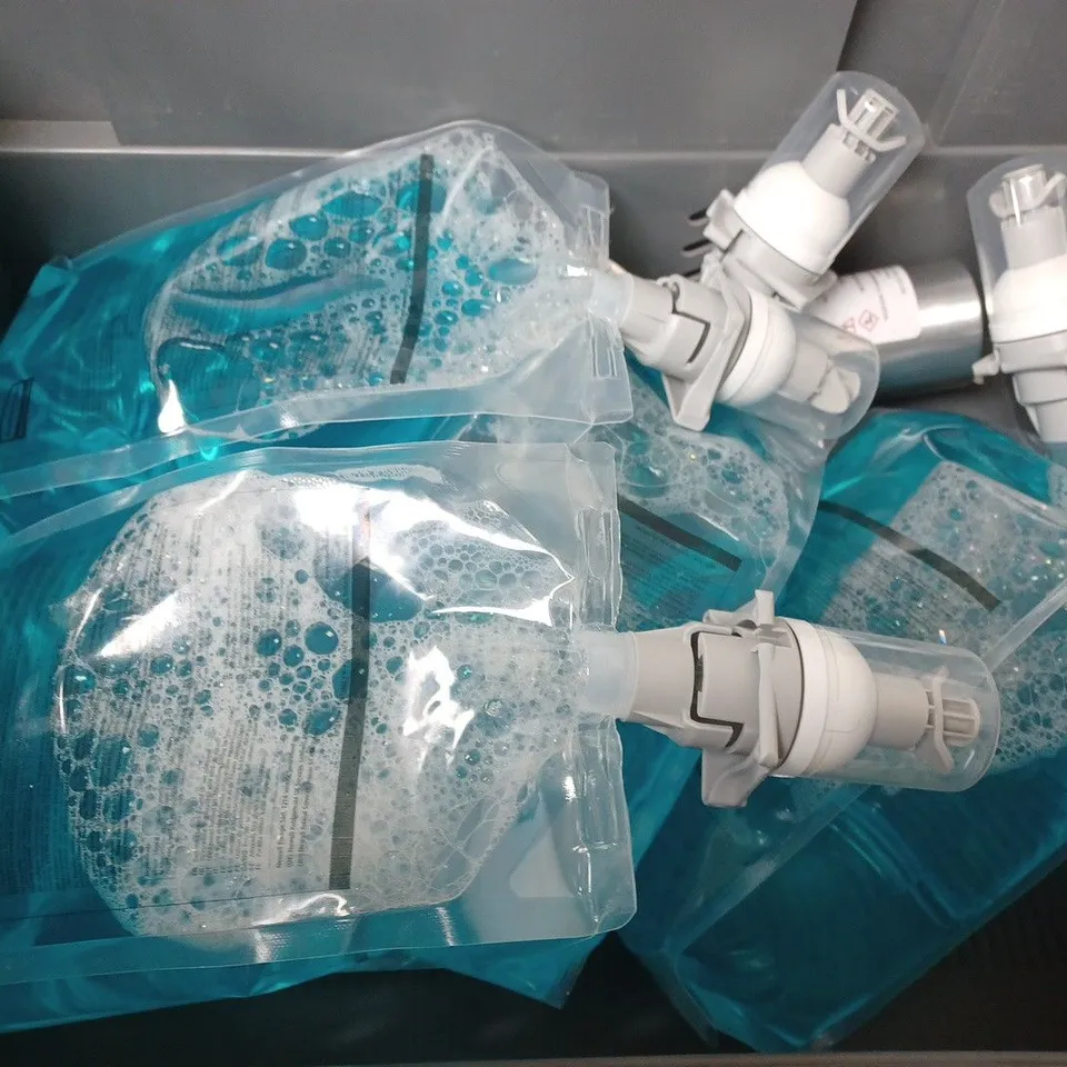 BOX OF APPROXIMATELY 8 ASSORTED ITEMS TO INCLUDE - MOULD MAGIC NEW GEL , SASSY SCENTS CLEAN REFRESH , CORENGTH RESISTANT BAND ETC