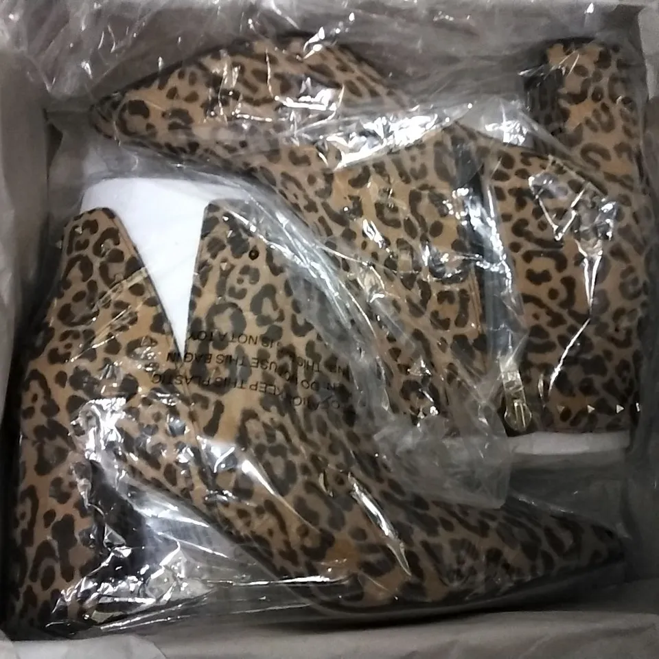 3 MARC FISHER SHOE BOXES CONTAINING CLIENT JAGUAR ANKLE BOOTS SIZE 6.5