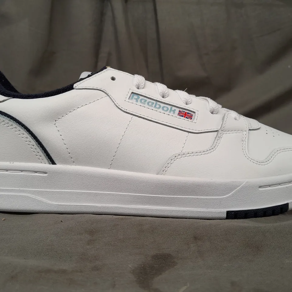 BOXED PAIR OF REEBOK PHASE COURT TENNIS SHOES IN WHITE UK SIZE 10.5