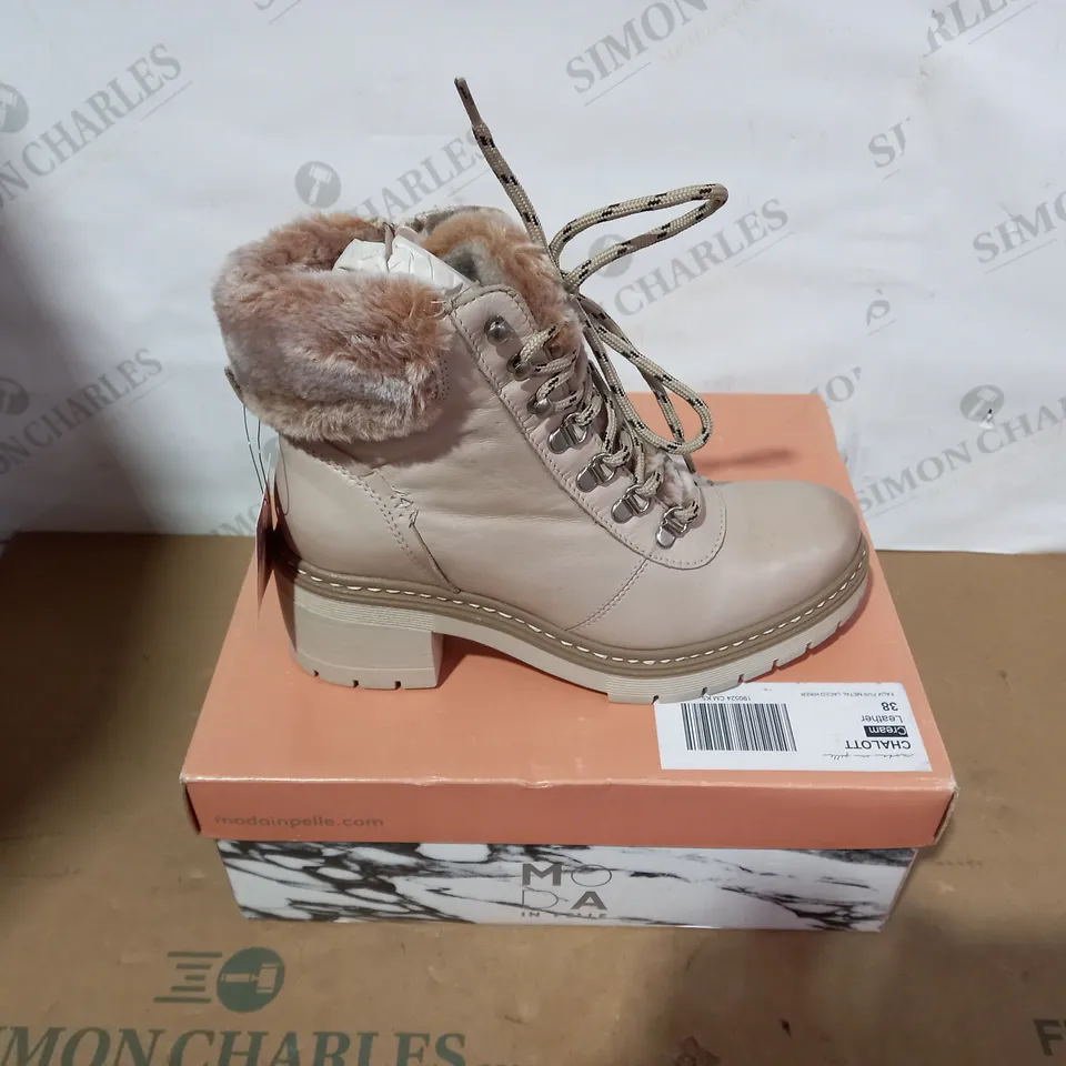 BOXED PAIR OF MODA IN PELLE BEIGE BOOTS- SIZE 38
