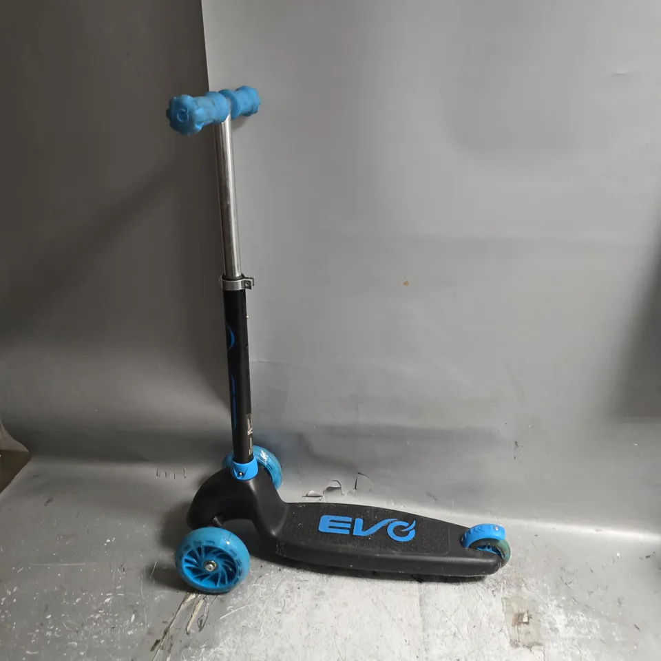 EVO 3 WHEELED SCOOTER IN BLACK AND BLUE - COLLECTION ONLY 