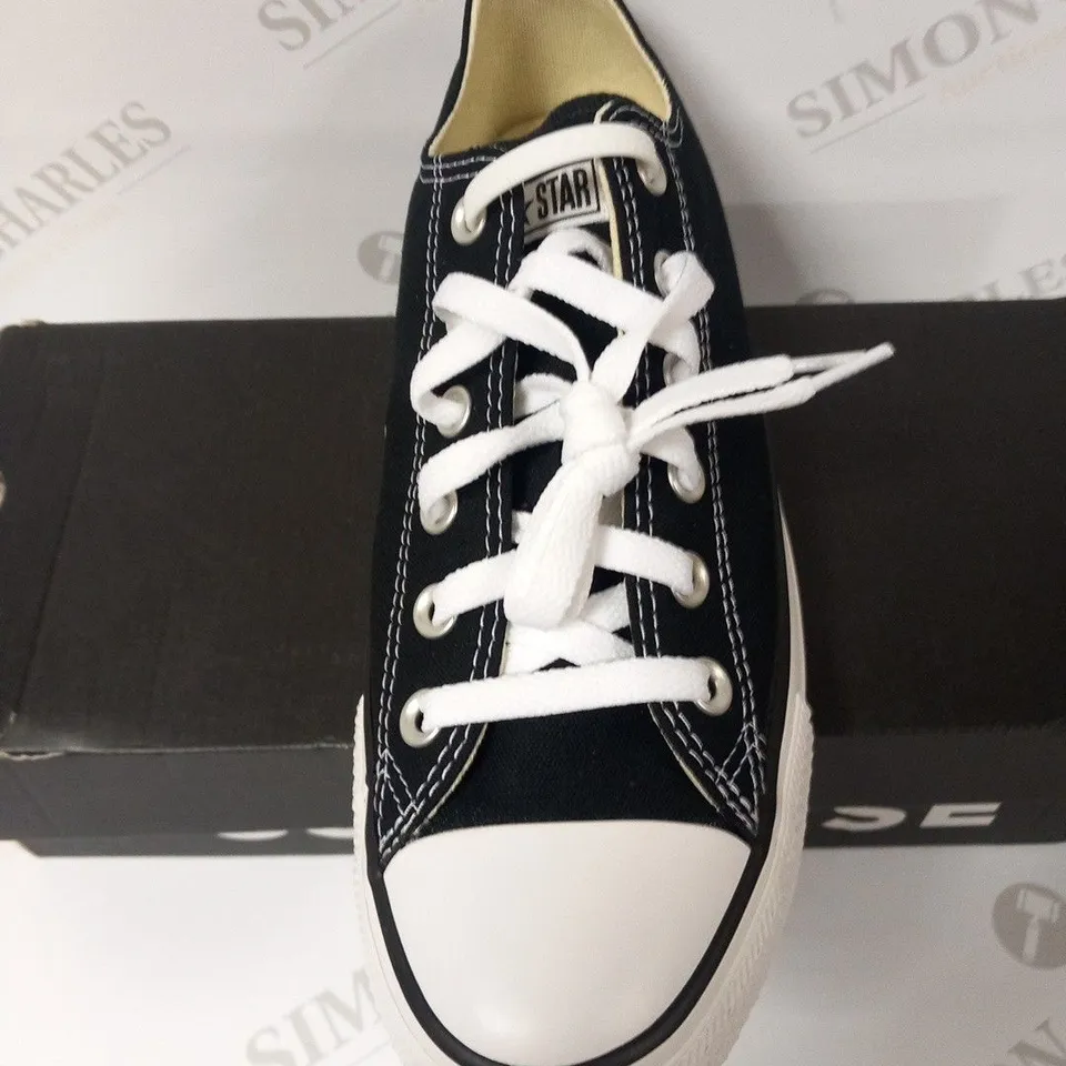 BOXED CONVERSE ALL STAR OX SIZE 8