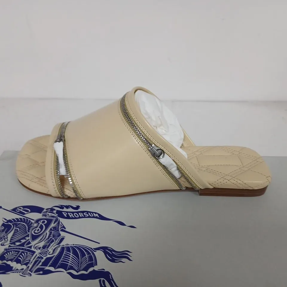 BURBERRY SANDALS WITH KITTEN HEEL – BEIGE, UK 3 (EU 36)