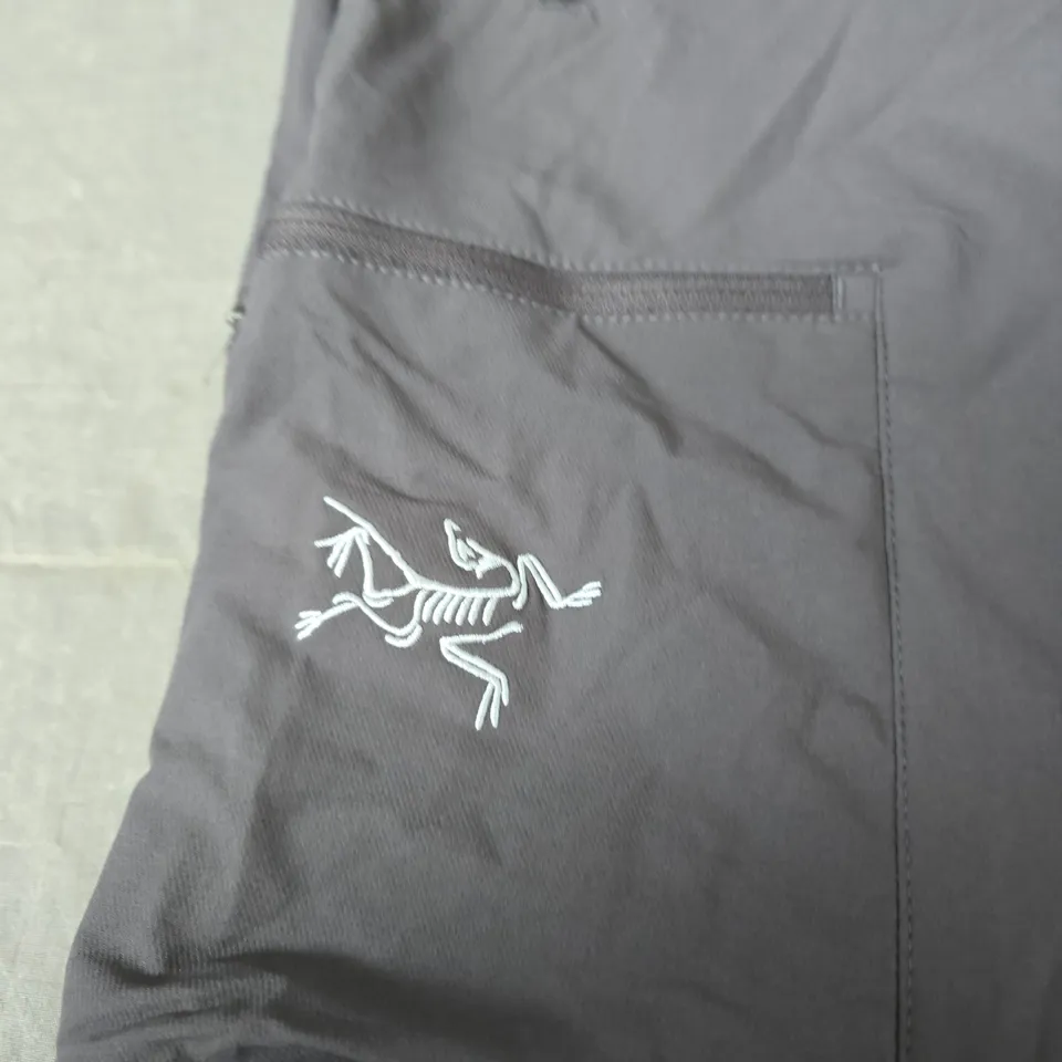 ARC'TERYX HIKING TROUSERS - SIZE LARGE
