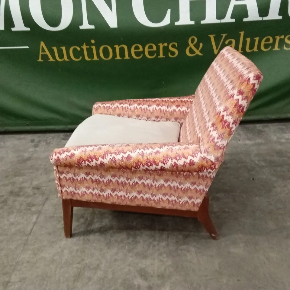 QUALITY DESIGNER RETRO STYLE FABRIC ACCENT CHAIR