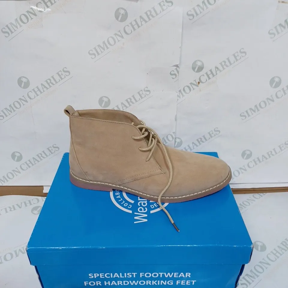 PAIR OF AVENUE SUEDE ANKLE BOOTS IN BEIGE / SIZE: 9 UK