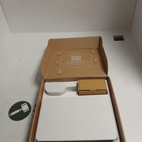 SKY HUB ROUTER β WHITE, BOXED