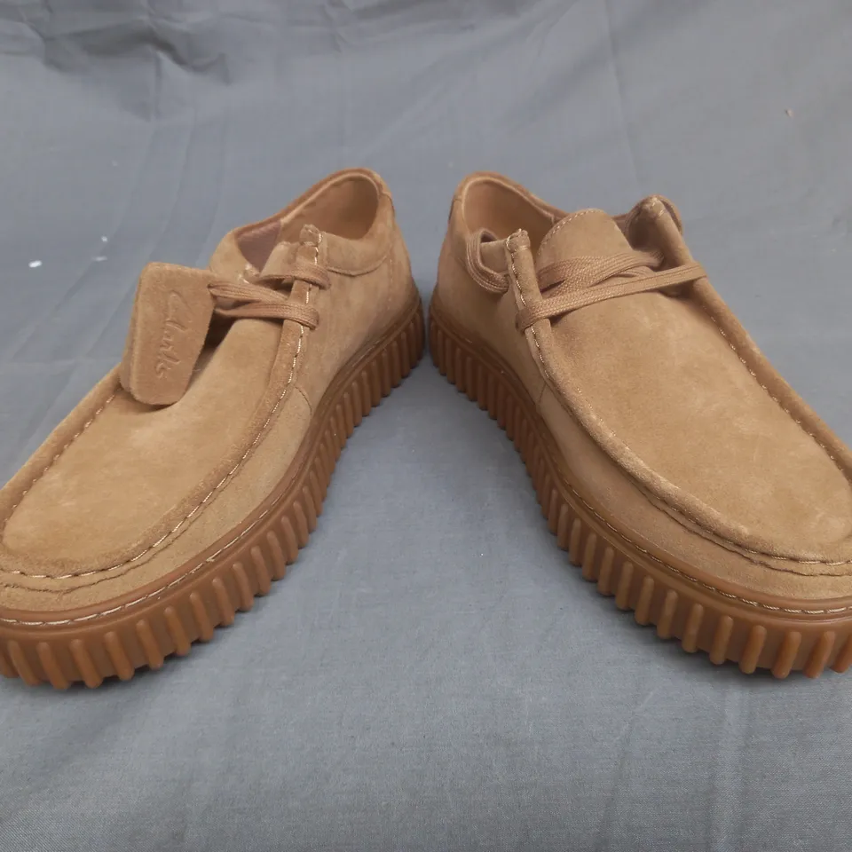PAIR OF CLARKS SHOES IN TAN SIZE UK 8