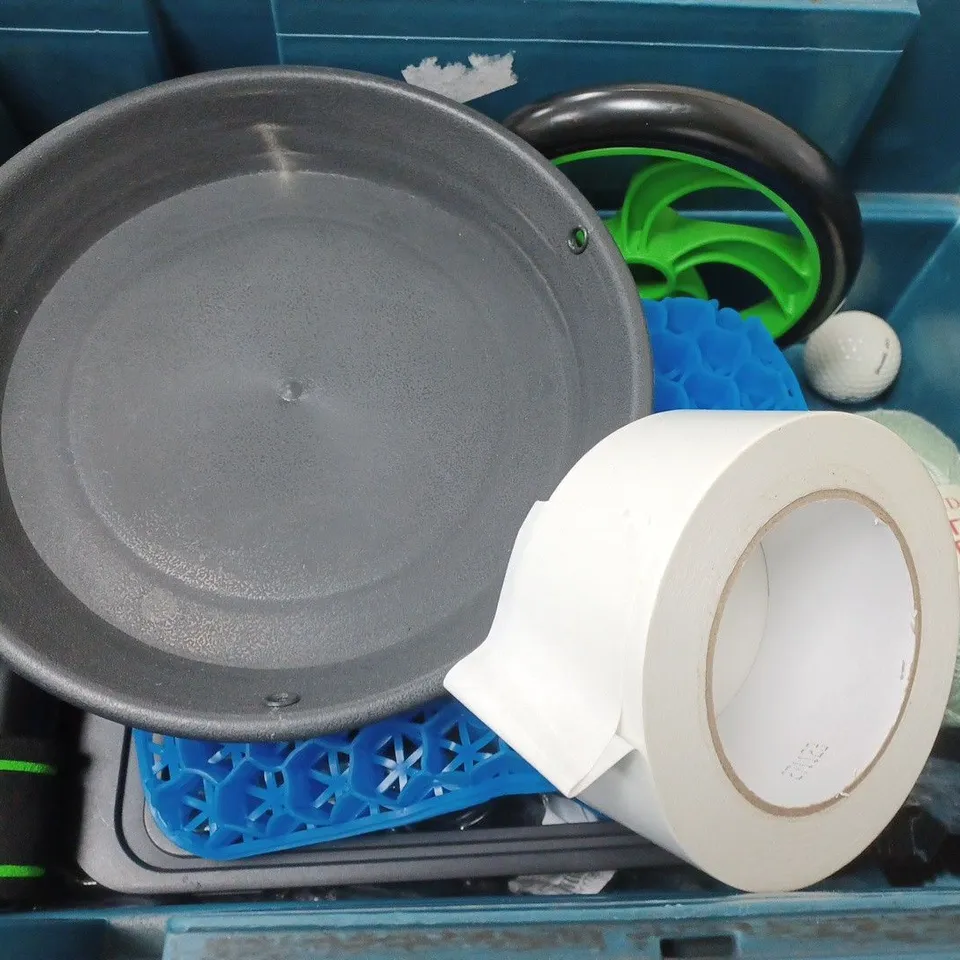 BOX OF APPROXIMATELY 15 ASSORTED ITEMS TO INCLUDE -  GUNPLAY HOLE PUNCH , AQUA CREST FILTER , THE FITLIFE ETC