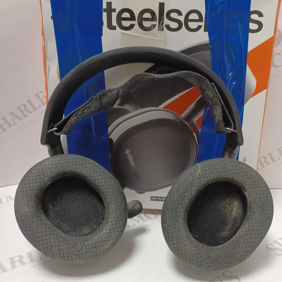 STEELSERIES ARCTIS 3 - ALL-PLATFORM GAMING HEADSET 