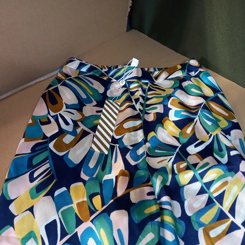 DESIGNER SATIN STYLE LARGE PRINT RETRO STYLE TROUSERS - XS