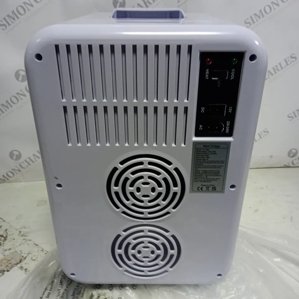 WHITE MINI FRIDGE