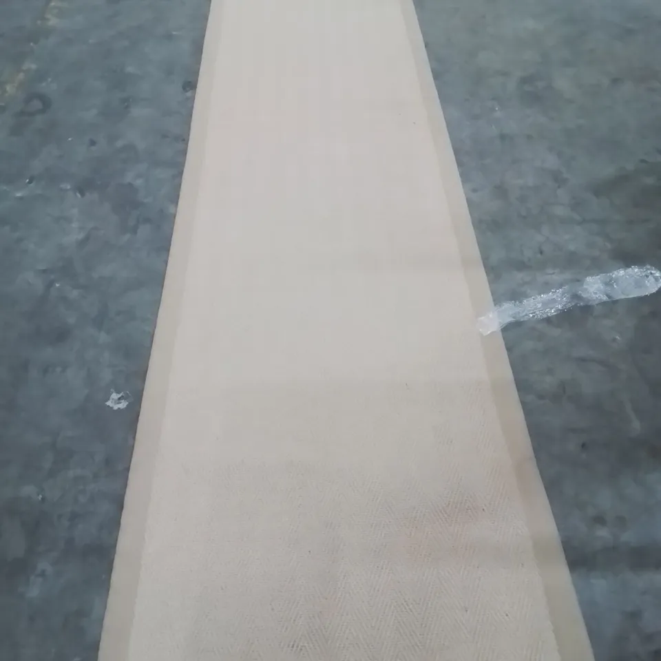 QUALITY DESIGNER AREA RUG - APPROXIMATELY 310X80CM