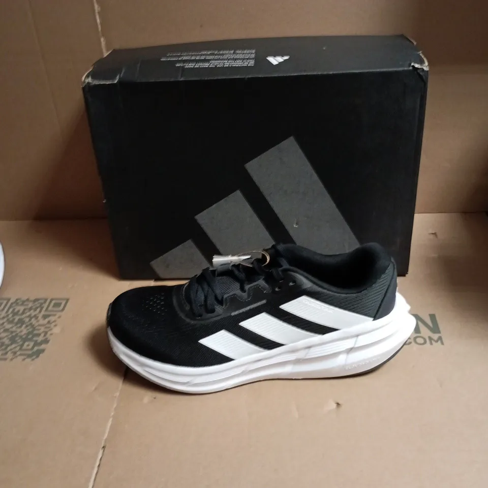 BOXED ADIDAS RUNNING QUESTAR TRAINERS IN BLACK  - UK SIZE 11