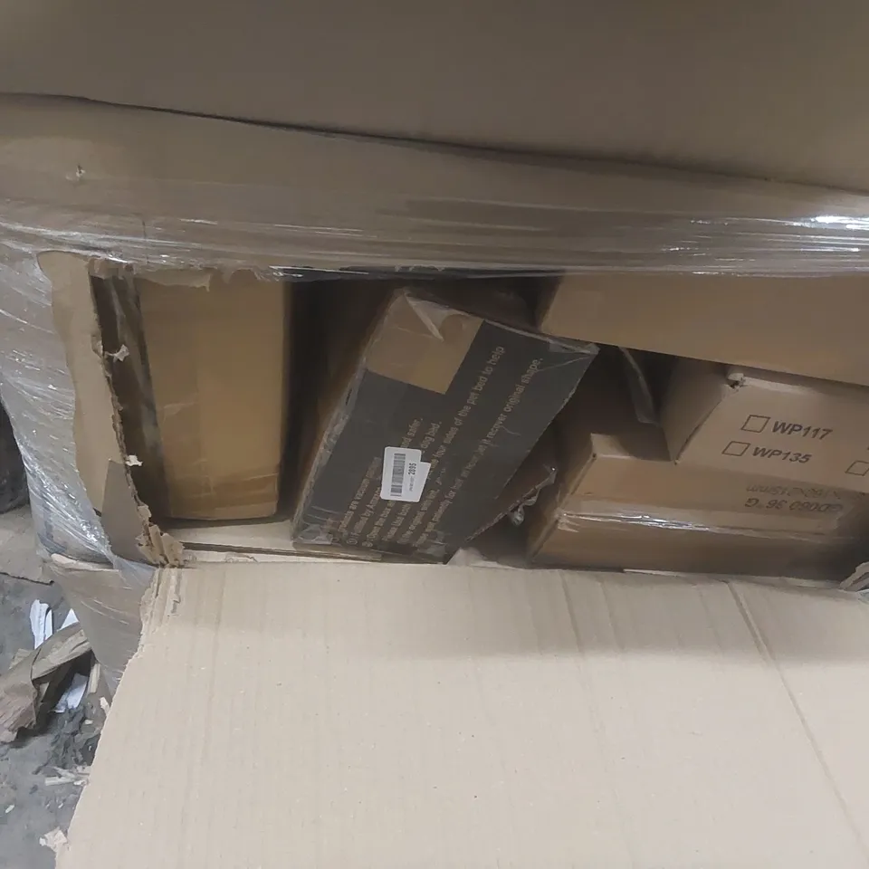 PALLET CONTAINING A LARGE QUANTITY OF ASSORTED ITEMS INCLUDING: PET COOLING MATS, PET BEDS ECT