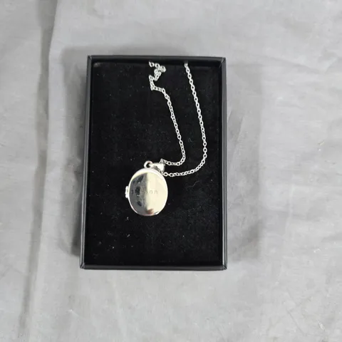 PERSONALISED OVAL PHOTO LOCKET IN SILVER - LYNN -