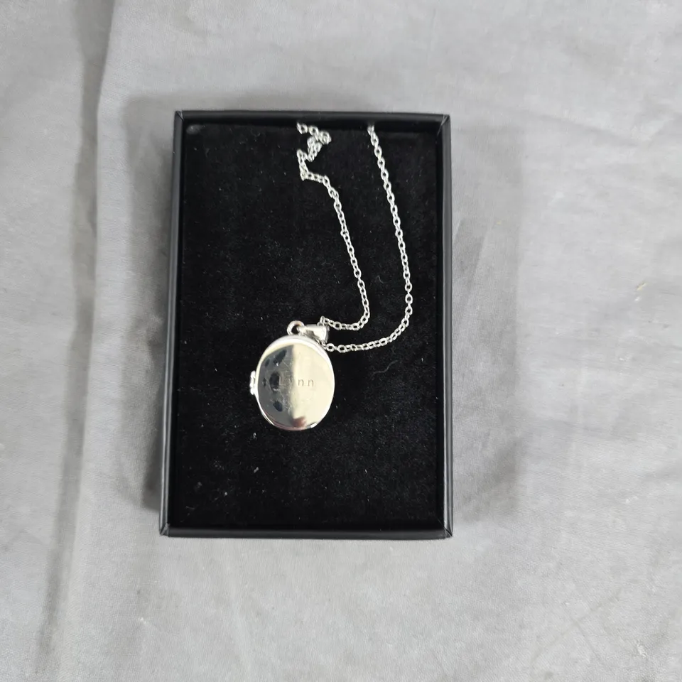 PERSONALISED OVAL PHOTO LOCKET IN SILVER - LYNN -