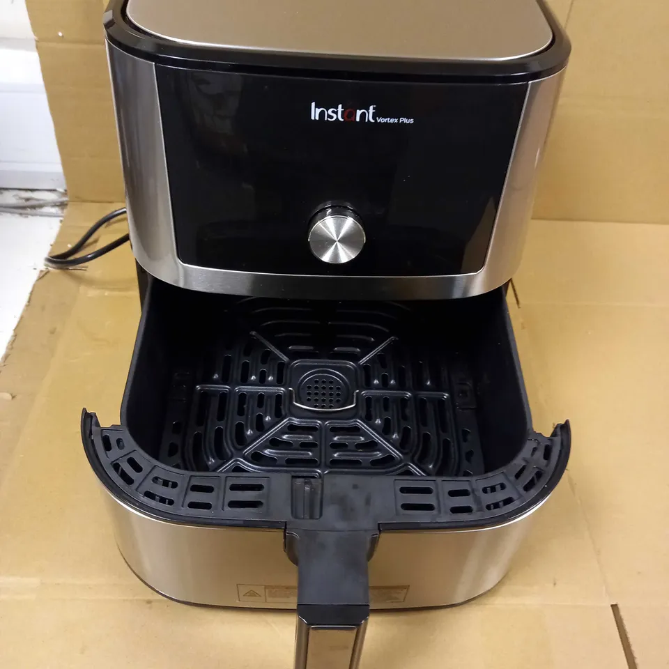 INSTANT BRANDS VORTEX 6 PLUS AIR FRYER