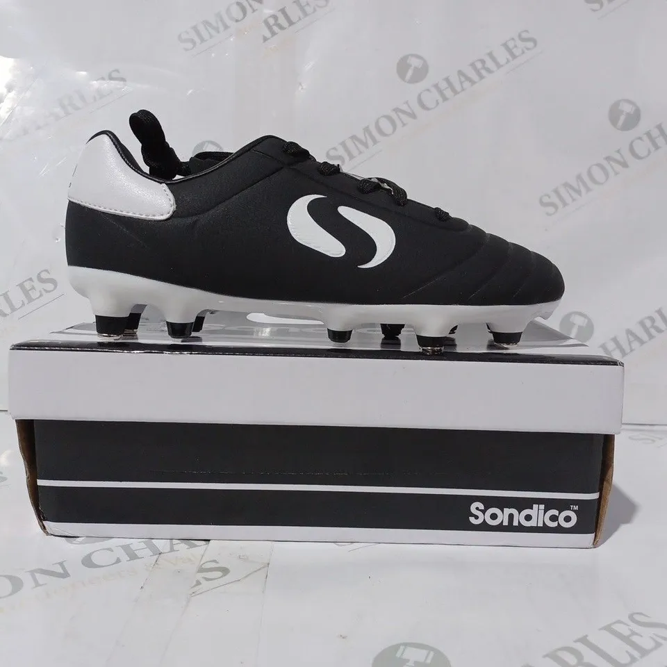 BOXED PAIR OF SONDICO STRIKE SG FOOTBALL BOOTS IN BLACK/WHITE UK SIZE 2