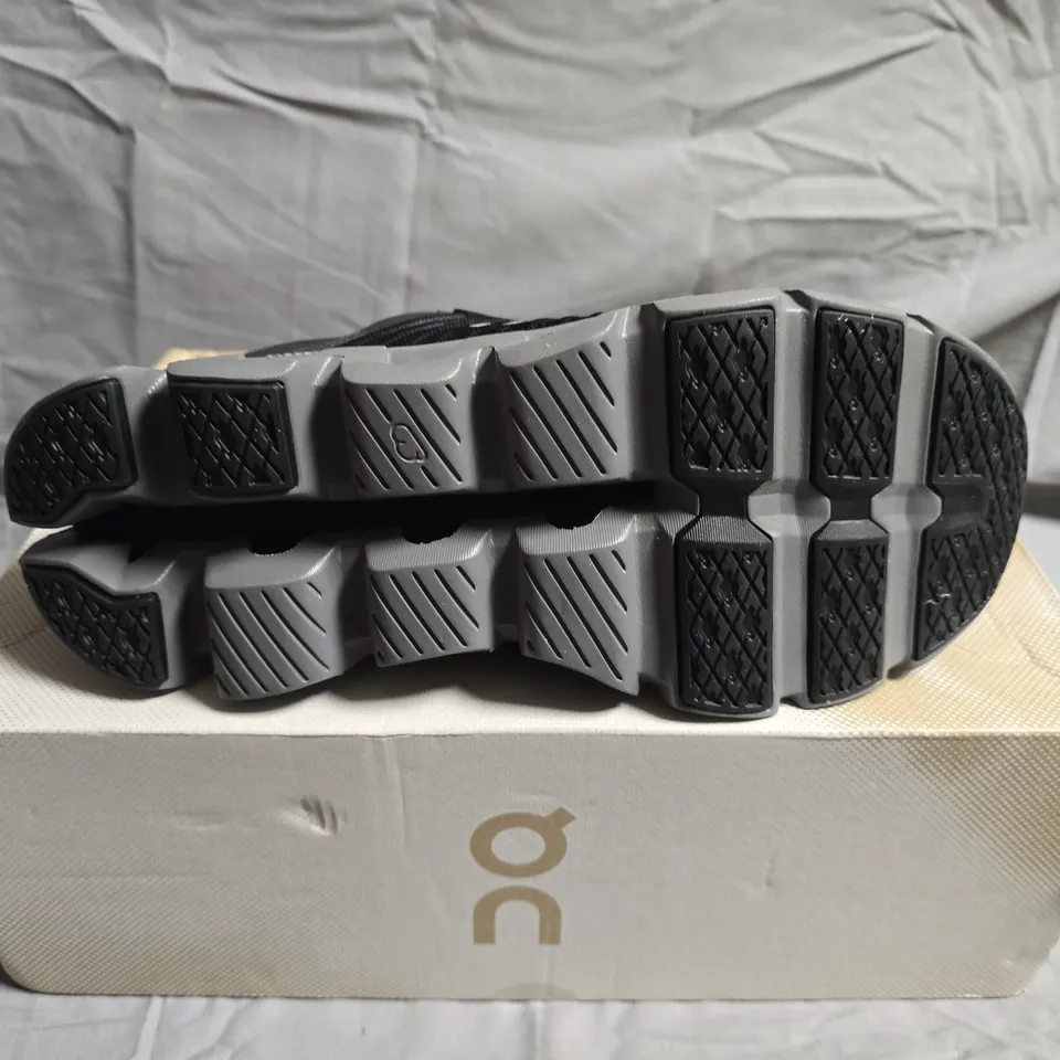 BOXED PAIR OF ON CLOUD CLOUDSWIFT 4 AD TRAINERS - UK SIZE 8.5