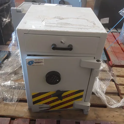 ASSOCIATED SECURITY HEAVY DUTY SECURITY SAFE