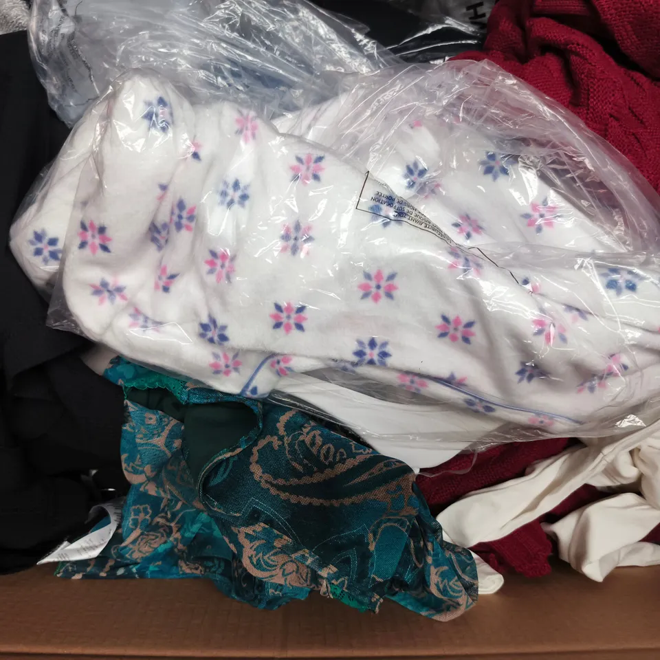 APPROXIMATELY 20 ASSORTED CLOTHING AND FASHION PRODUCTS IN VARIOUS STYLES AND SIZES - COLLECTION ONLY