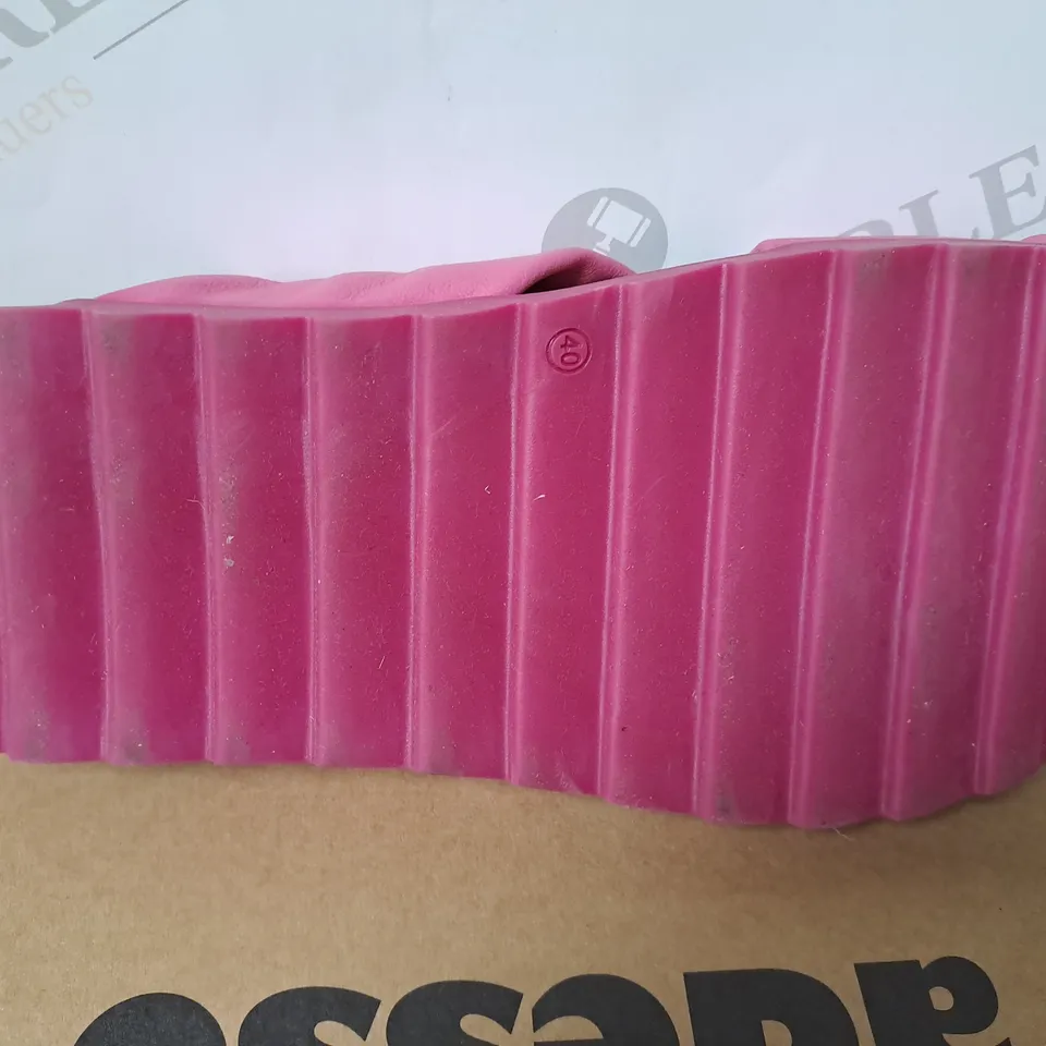 BOXED ADESSO SANDLES IN PINK SIZE 7 