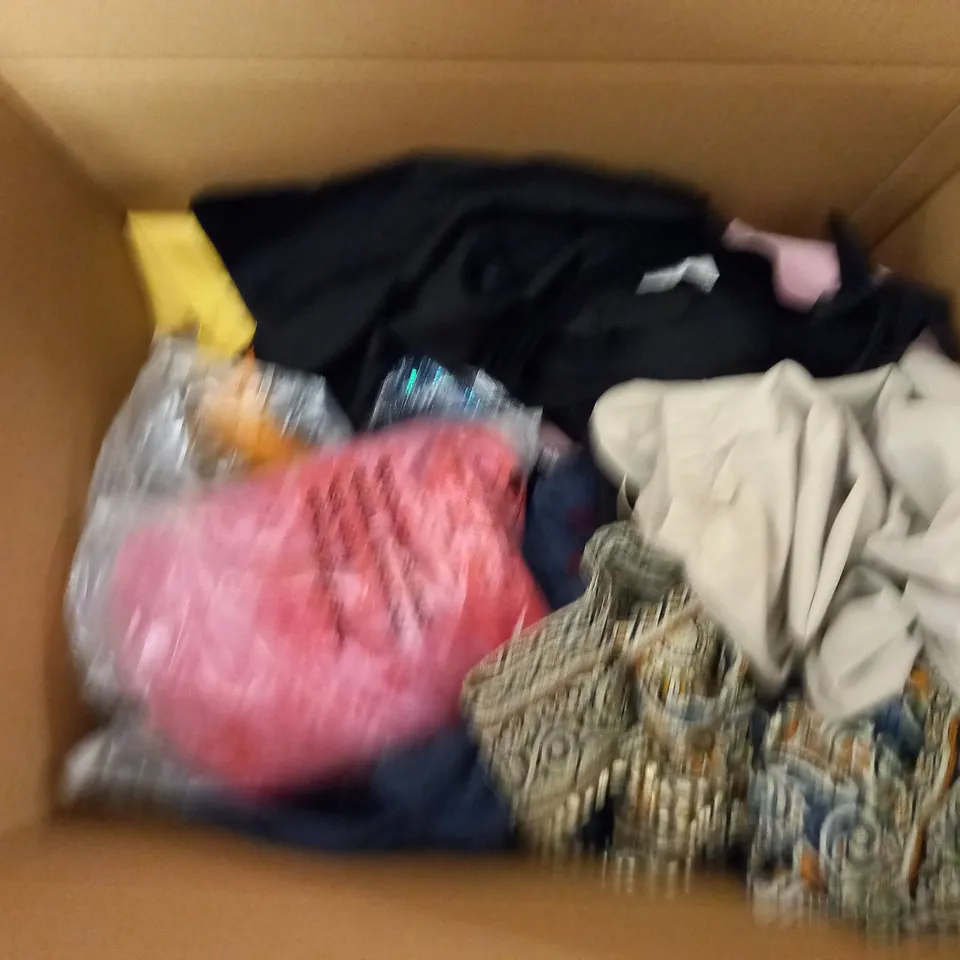 LOT OF APPROX 10 ASSORTED CLOTHING ITEMS VARYING IN SIZE/COLOUR/STYLE TO INCLUDE: TROUSERS, SKIRTS AND JACKETS