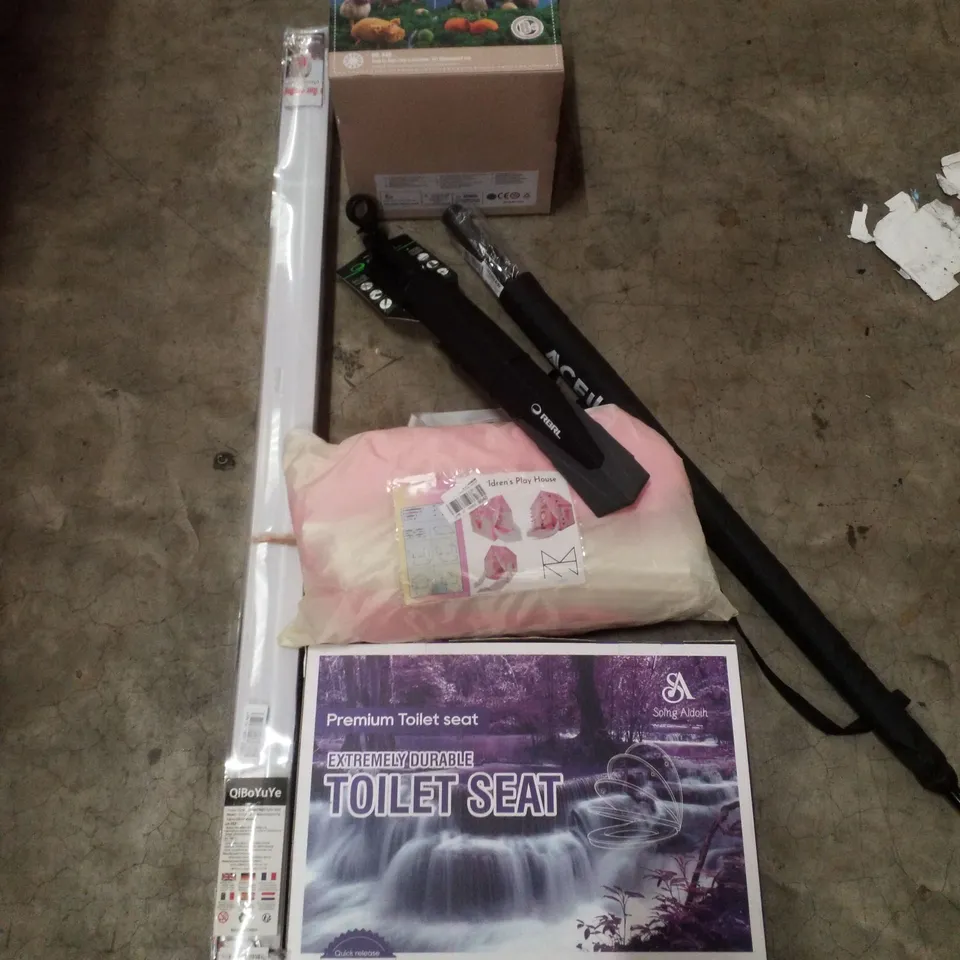 PALLET CONTAINING ASSORTED PRODUCTS INCLUDING TOILET SEAT, BIKE FENDERS, CHILDRENS PLAY HOUSE, UMBRELLA & KNITTING LOOM