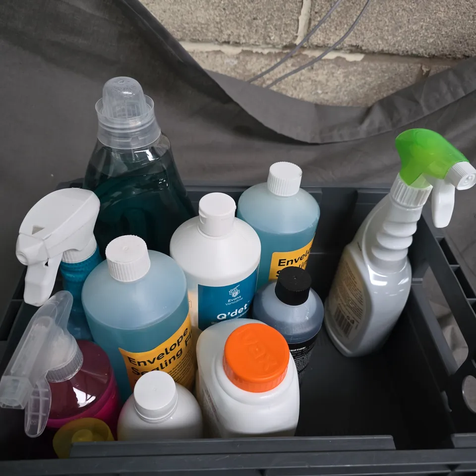 APPROXIMATELY 10 ITEMS INCLUDING CARBONA PRO CARE DYLON SPORT DETERGENT AND GET OF OUT DOOR PET CLEANER PLUS VARIOUS CLEANING PRODUCTS .