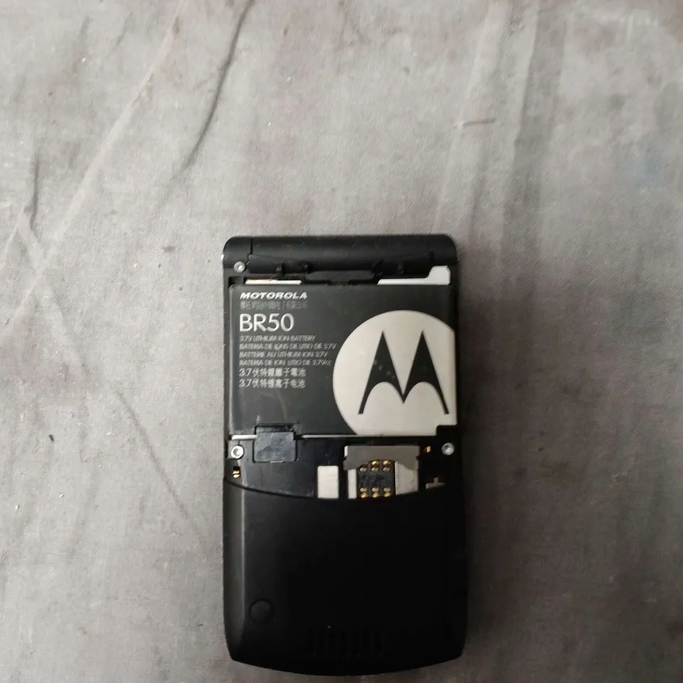 MOTOROLA FLIP-STYLE MOBILE PHONE (CLAMSHELL) WITH BR50 BATTERY