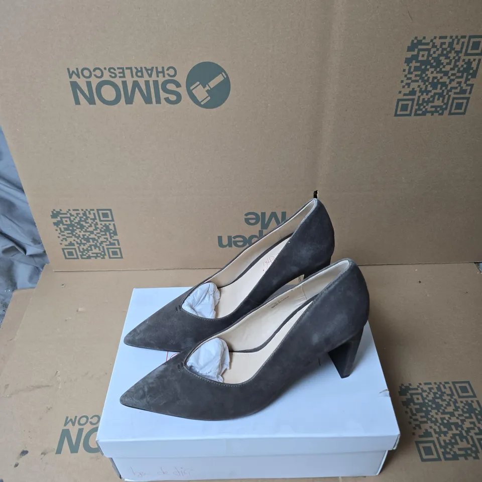 BEN DI LISI WOMEN'S CHOCOLATE SUEDE POINTED-TOE  – MID-HEIGHT BLOCK HEEL  SIZE 8