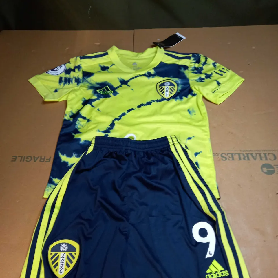 LEEDS UNITED FC AWAY JERSEY SIZE 20
