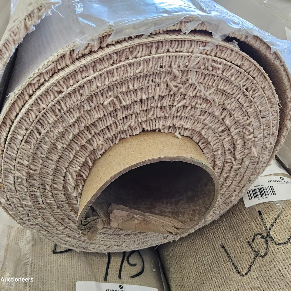 ROLL OF QUALITY BURFORD TWIST ELITE 50 SIGNET CARPET APPROXIMATELY 4M × 5.7M