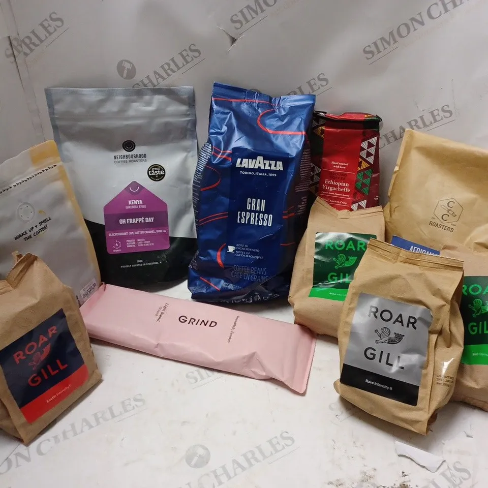 APPROXIMATELY 10 ASSORTED COFFEE ITEMS TO INCLUDE LAVAZZA GRAN ESPRESSO (1kg), ROAR GILL RARE INTENSITY COFFEE BEANS, NEIGHBOURHOOD COFFEE ROASTERS OH FRAPPE DAY, ETC