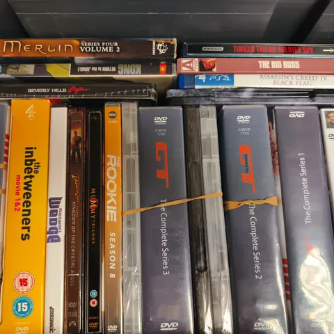 APPROXIMATELY 14 ASSORTED DVDS & BOXSETS TO INCLUDE TINKER TAILOR SOLDIER SPY, MERLIN SERIES FOUR VOLUME 2, THE INBETWEENERS FILM 1&2, ETC