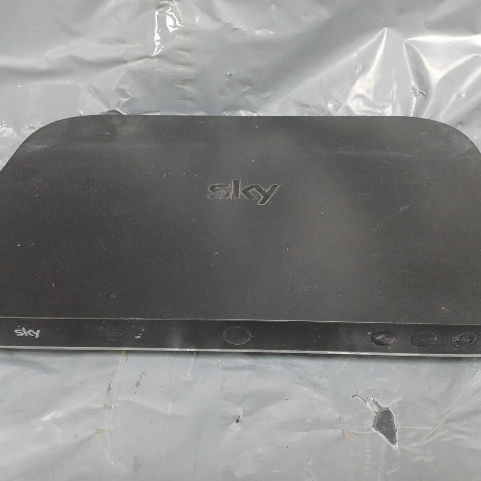 SKY Q BOX - ES140