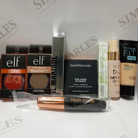 LOT OF APPROX 10 ASSORTED MAKEUP PRODUCTS TO INCLUDE E.L.F PUTTY BRONZER, CLINQUE LASH POWER MASCARA, MAC LIP PENCIL - BOLDY BARE, ETC