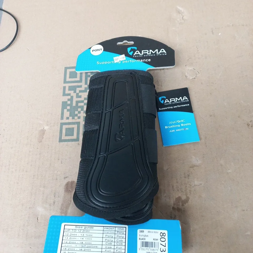 ARMA ANATOMIC BRUSHING BOOTS – PONY, BLACK