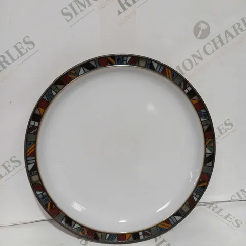 BOXED SET OF 5 PLATES