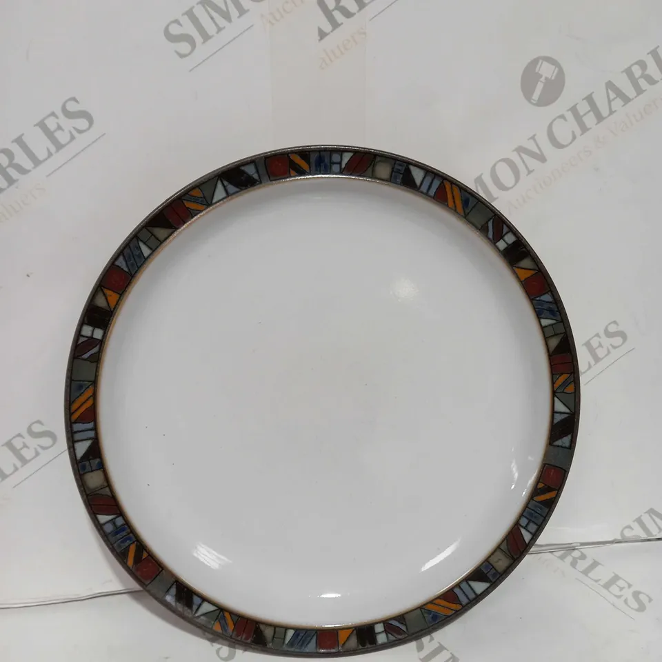 BOXED SET OF 5 PLATES 