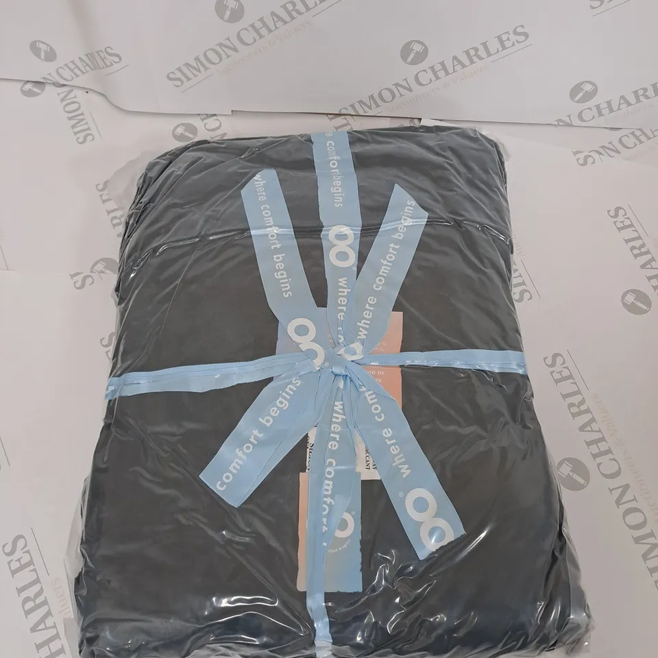 OODIE HOODED OVERSIZED BLANKET