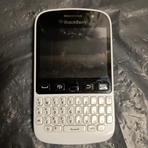 BLACKBERRY 9720 MOBILE PHONE IN WHITE