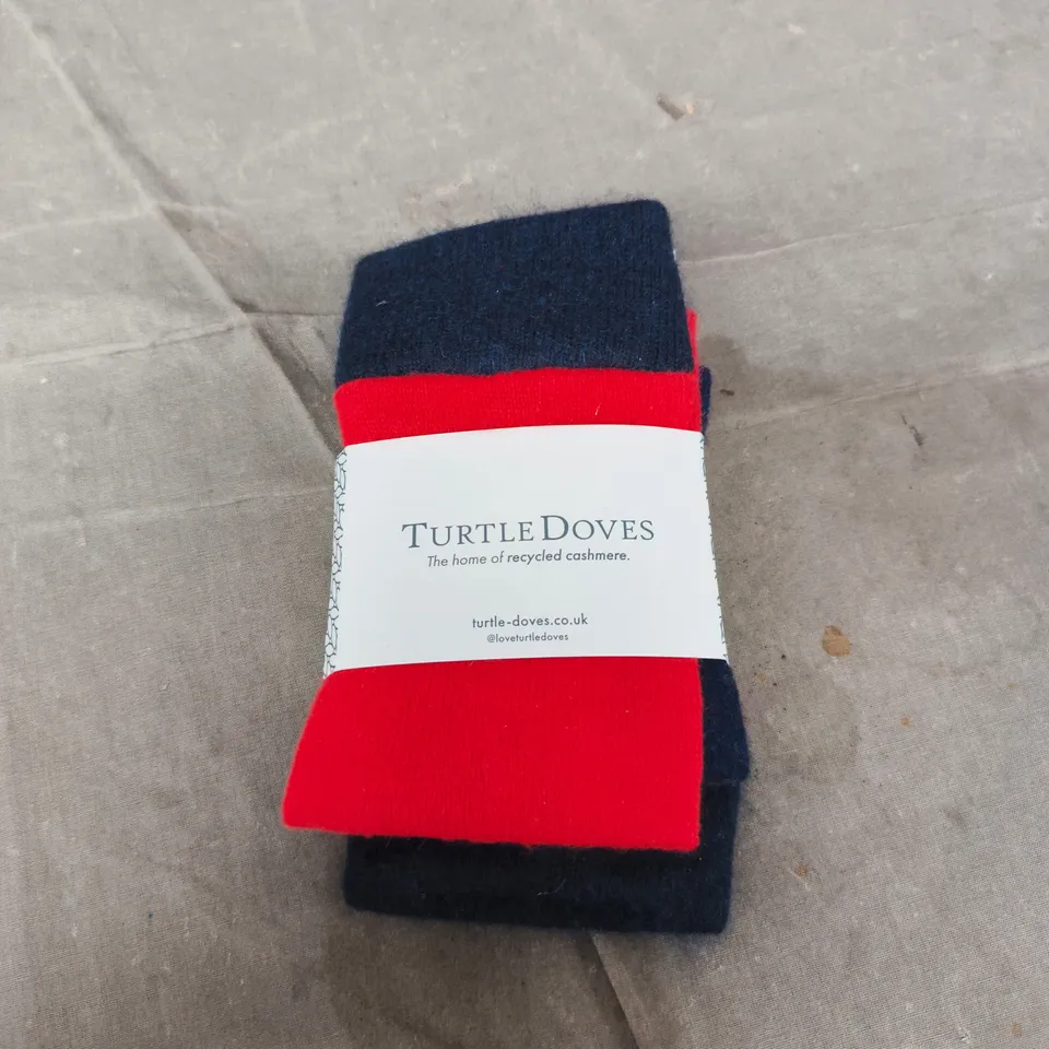 TURTLE DOVES CASHMERE WRIST WARMERS – NAVY & RED